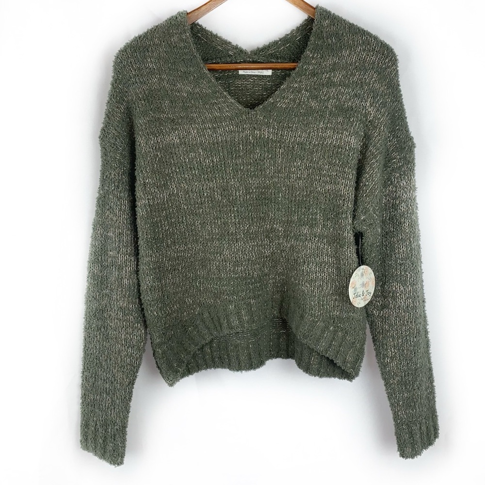 NWT Jolie & Joy Plush Soft V-Neck Sweater in Green